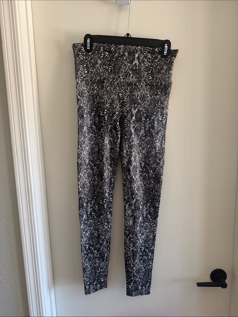 SPANX Snake-Print Shaping Leggings in Black & White